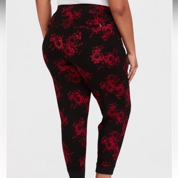 Torrid Black Floral Ponte Jogger Size 2X - Picture 2 of 6